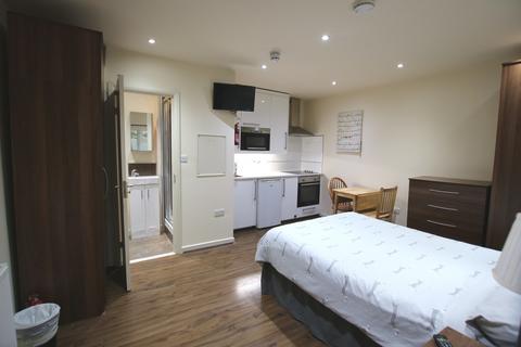 Studio to rent, Anson Road, London