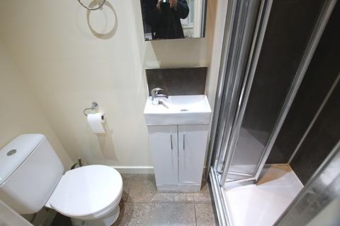 Studio to rent, Anson Road, London