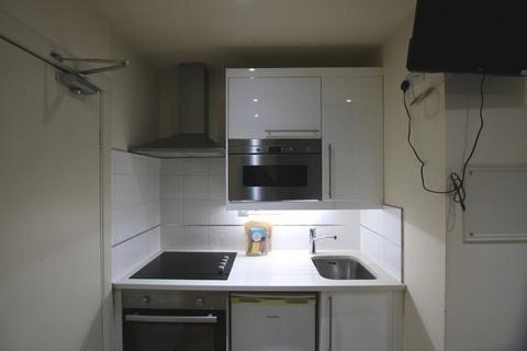 Studio to rent, High Road, London