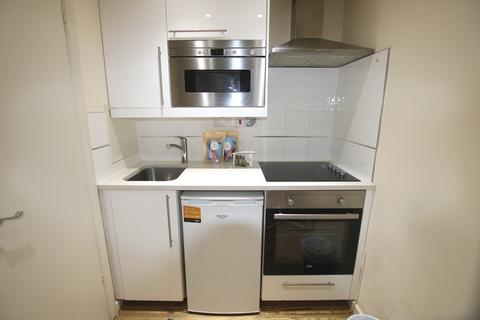 Studio to rent, High Road, London