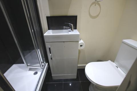 Studio to rent, High Road, London