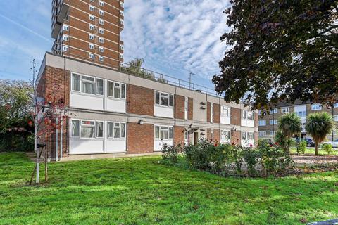 Pearscroft Road, Sands End, London, SW6
