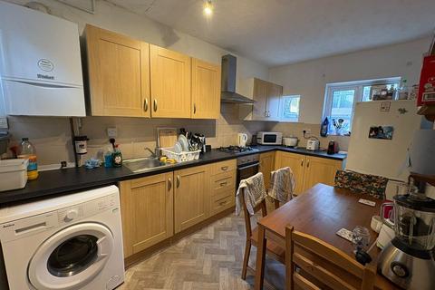4 bedroom end of terrace house to rent, Woodside Road, Southampton