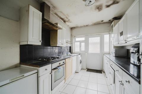 3 bedroom end of terrace house for sale, Springwell Road, Hounslow TW5