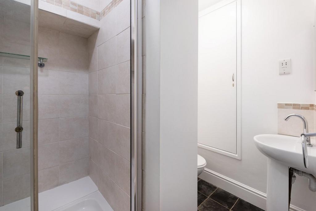 Flat 2, 22 The Paragon BA1 5 LY-9.jpg