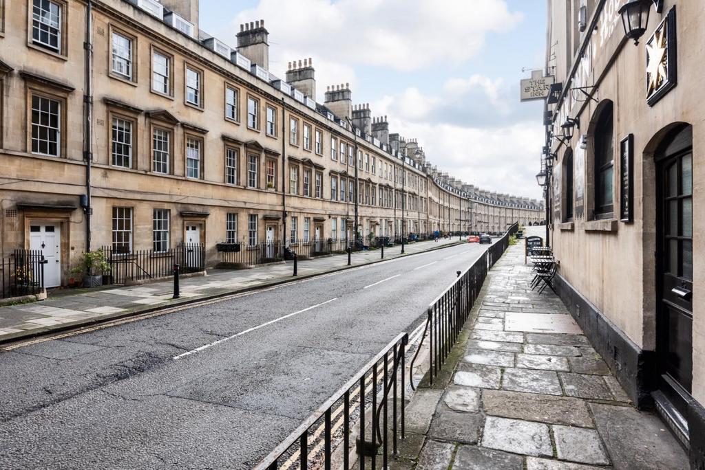Flat 2, 22 The Paragon BA1 5 LY-14.jpg