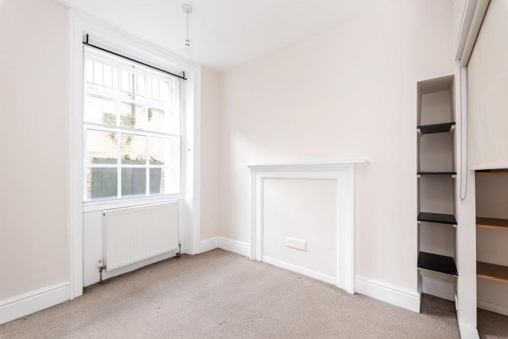 Flat 2, 22 The Paragon BA1 5 LY-12.jpg