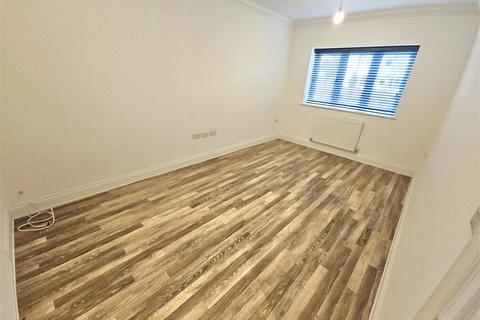 4 bedroom end of terrace house for sale, Hart Road, Thundersley, Benfleet,