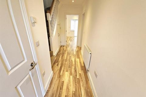 4 bedroom end of terrace house for sale, Hart Road, Thundersley, Benfleet,
