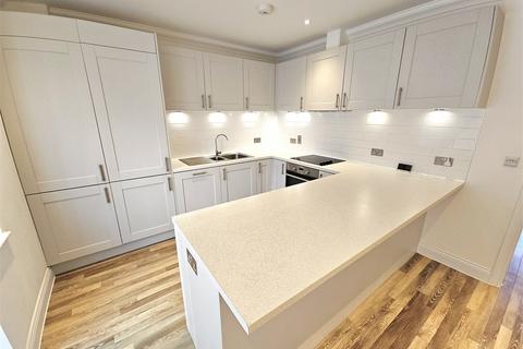 4 bedroom end of terrace house for sale, Hart Road, Thundersley, Benfleet,