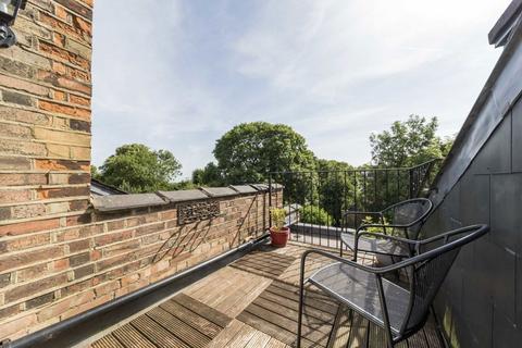 undefined, Tetherdown, London N10