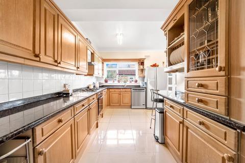 4 bedroom end of terrace house for sale, Ellerdine Road, Hounslow TW3