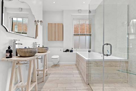 2 bedroom flat to rent, Victoria Mansions, Holloway Road, London