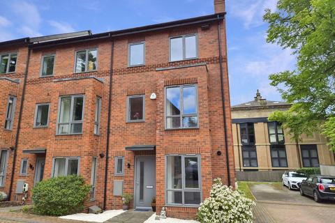 4 bedroom townhouse for sale, Victoria Gardens, Leeds