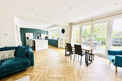 5 bedroom detached house to rent, Sunnybank, Epsom