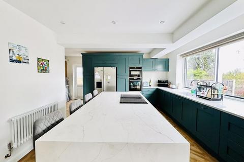 5 bedroom detached house to rent, Sunnybank, Epsom