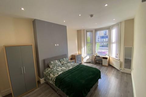 undefined, AVAILABLE NOW - ROOM LETS  7 Bedroom House, Available July 2025