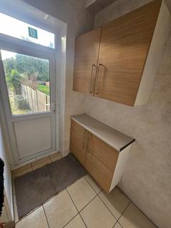 5 bedroom semi-detached house to rent, Great West Road, ISLEWORTH, Greater London, TW7