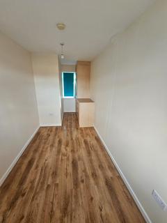 5 bedroom semi-detached house to rent, Great West Road, ISLEWORTH, Greater London, TW7