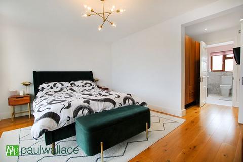 undefined, Hilltop Close, West Cheshunt