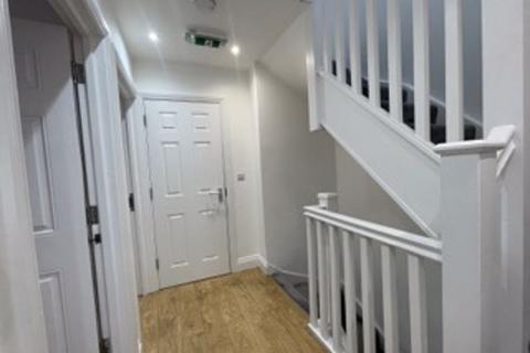 6 bedroom semi-detached house to rent, Melbury Avenue, Southall,UB2
