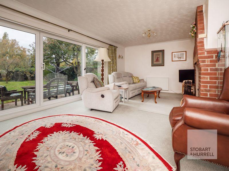 Lounge Outlook
