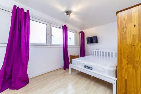 undefined, Timsbury Walk, Roehampton, London