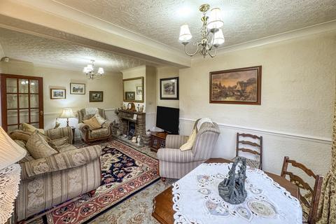 3 bedroom semi-detached house for sale, Keats Drive, Bilston, West Midlands