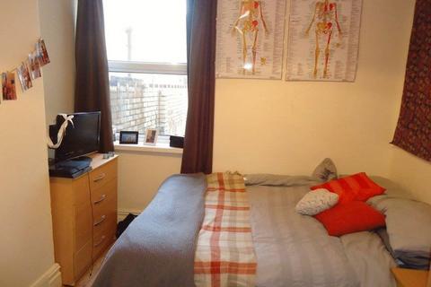 5 bedroom terraced house to rent, Mackintosh Place, Cardiff CF24