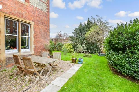 2 bedroom flat for sale, Foord Road, Folkestone CT20