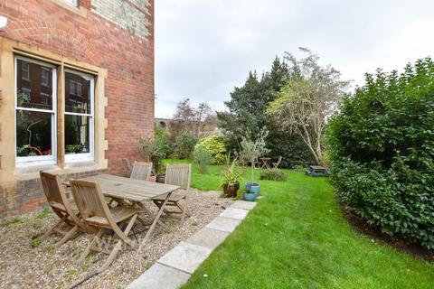 2 bedroom flat for sale, Foord Road, Folkestone CT20