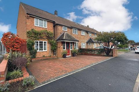 Parys Road, Luton, Bedfordshire, LU3 2EN