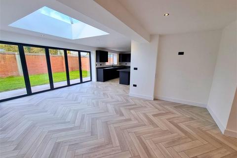 4 bedroom detached house for sale, The Mallards, Leominster, Herefordshire, HR6 8UN