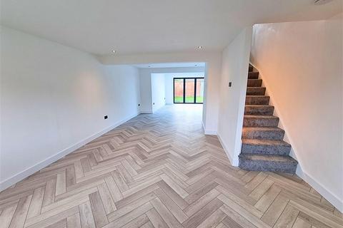 4 bedroom detached house for sale, The Mallards, Leominster, Herefordshire, HR6 8UN