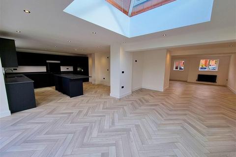 4 bedroom detached house for sale, The Mallards, Leominster, Herefordshire, HR6 8UN