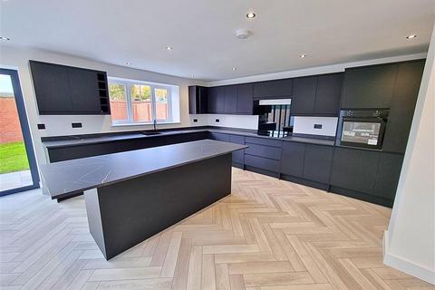 4 bedroom detached house for sale, The Mallards, Leominster, Herefordshire, HR6 8UN