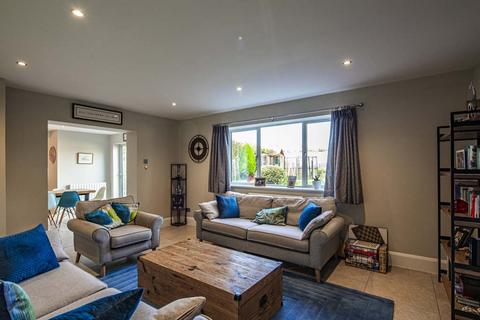 undefined, 8 Strachey Close, Tidmarsh, RG8