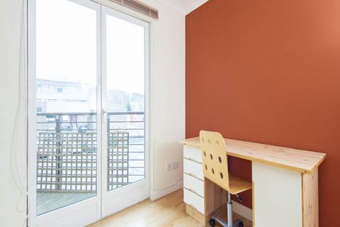2 bedroom flat to rent, 111F Blackness Road, ,