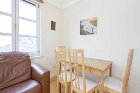 2 bedroom flat to rent, 111F Blackness Road, ,
