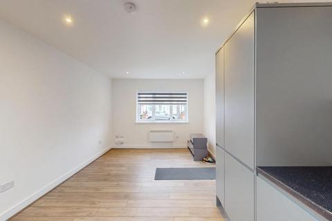 Studio to rent, 5a Oakfield Gardens, Greenford UB6