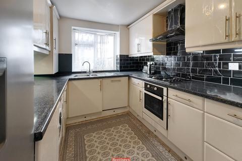 undefined, Yeading Lane, Hayes UB4