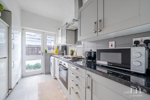 30 Adelaide Gardens, Romford, RM6 6SS