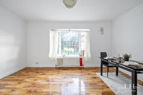 30 Adelaide Gardens, Romford, RM6 6SS