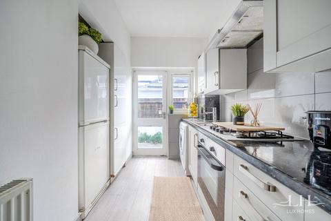 30 Adelaide Gardens, Romford, RM6 6SS