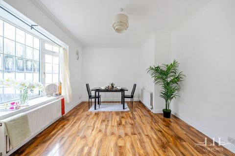 30 Adelaide Gardens, Romford, RM6 6SS