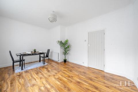 30 Adelaide Gardens, Romford, RM6 6SS