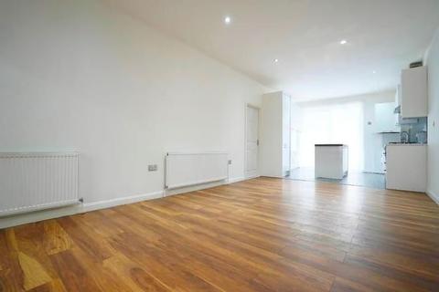 Hayes Crecent, Golders Green, NW11