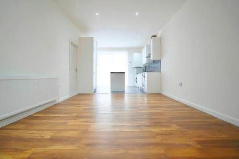 3 bedroom flat to rent, Hayes Crecent, Golders Green, NW11