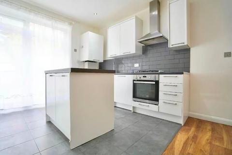 3 bedroom flat to rent, Hayes Crecent, Golders Green, NW11