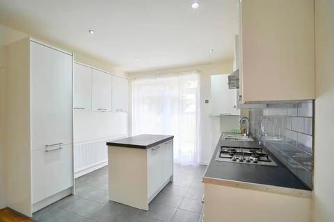 3 bedroom flat to rent, Hayes Crecent, Golders Green, NW11